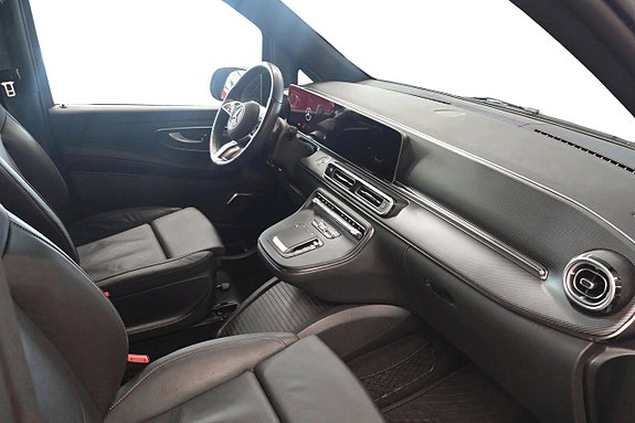 Mercedes-Benz V300 8 of 15