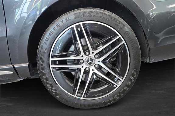 Mercedes-Benz V300 6 of 15