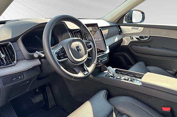 Volvo XC90 8 of 13