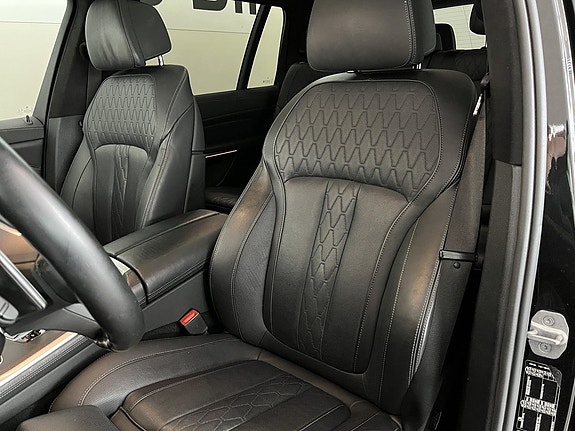 BMW X7 7 of 17