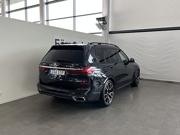 BMW X7 16 of 17