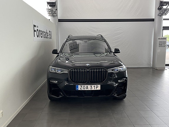 BMW X7 2 of 5