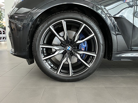 BMW X7 4 of 5