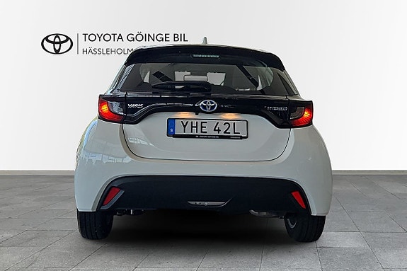 Toyota Yaris 4 of 15