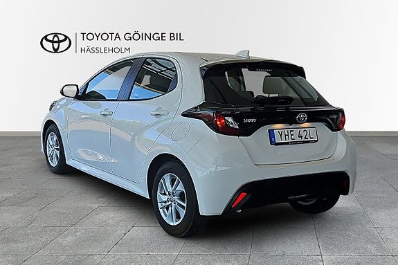 Toyota Yaris 2 of 15