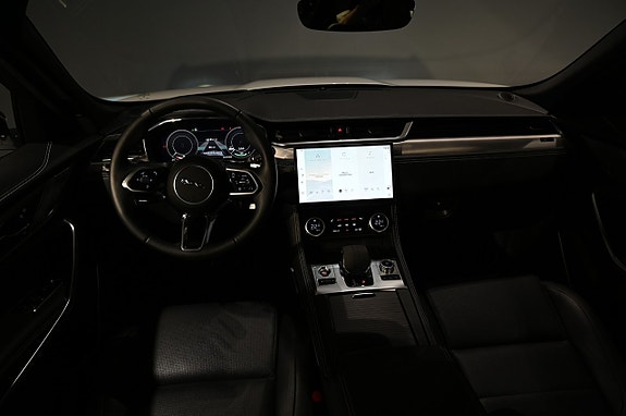 Jaguar F-PACE 12 of 21