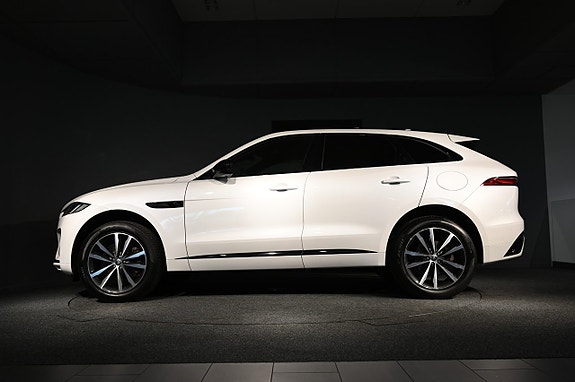 Jaguar F-PACE 3 of 5