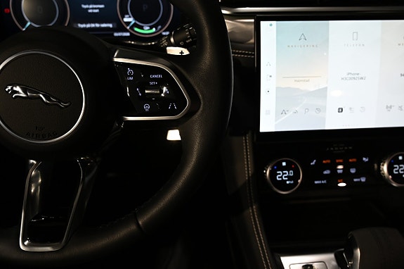 Jaguar F-PACE 14 of 21