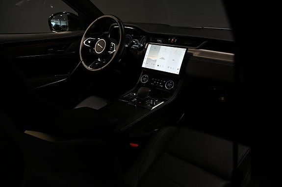 Jaguar F-PACE 11 of 21