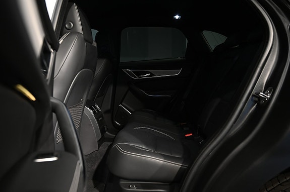 Jaguar F-PACE 17 of 21