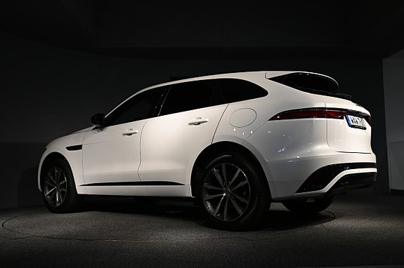 Jaguar F-PACE 4 of 5