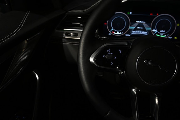 Jaguar F-PACE 13 of 21