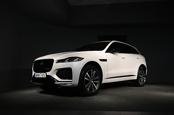 Jaguar F-PACE 2 of 5