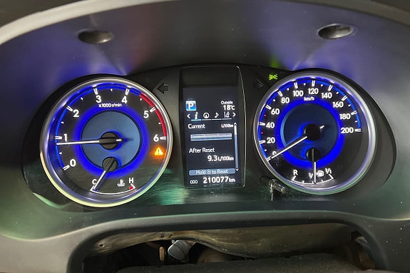 Toyota HiLux 15 of 26