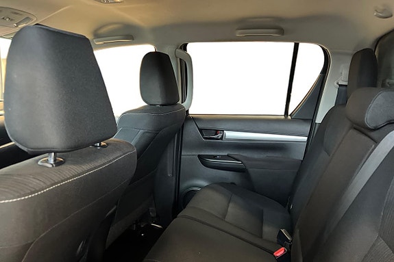 Toyota HiLux 12 of 26