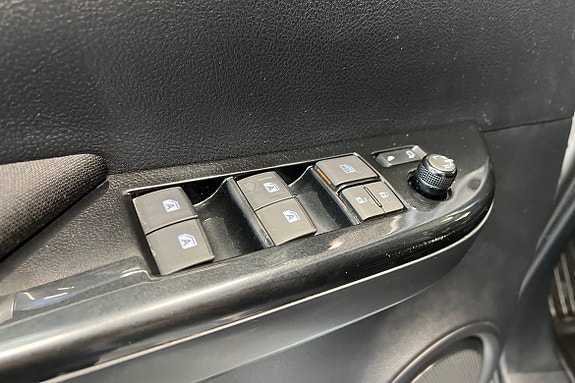 Toyota HiLux 24 of 26
