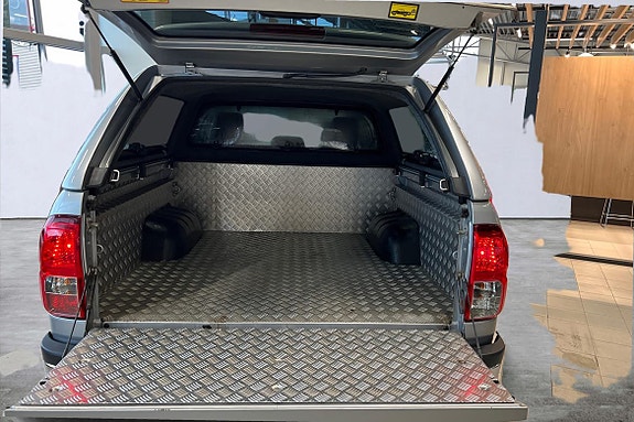 Toyota HiLux 11 of 26