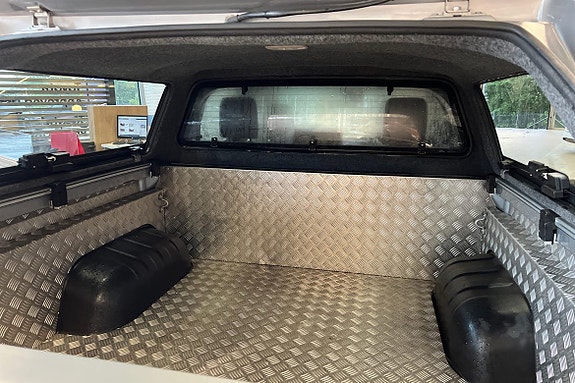 Toyota HiLux 22 of 26