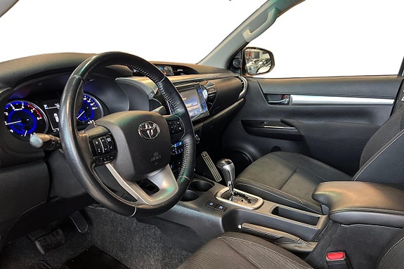 Toyota HiLux 13 of 26