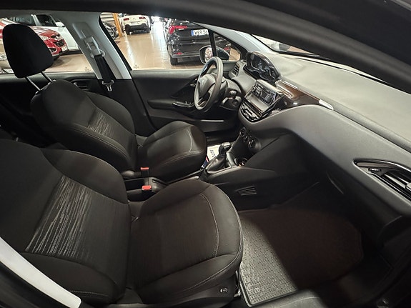 Peugeot 208 5 of 5