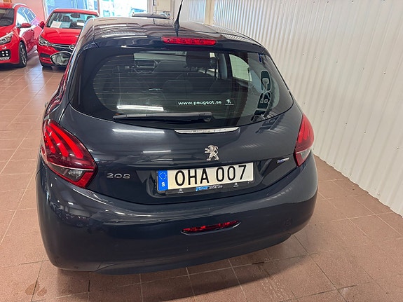 Peugeot 208 3 of 5
