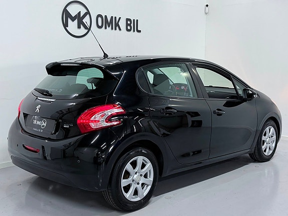 Peugeot 208 3 of 5