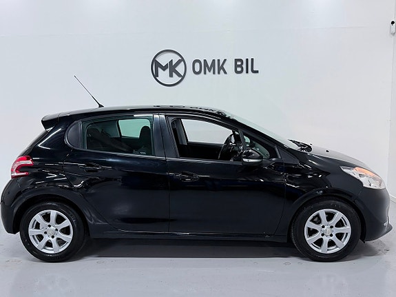 Peugeot 208 4 of 5