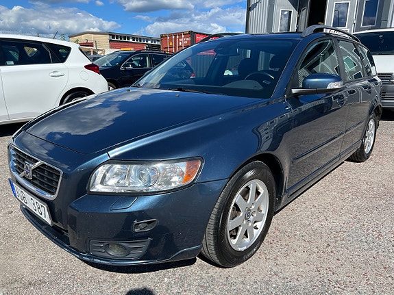 Volvo V50 3 of 5