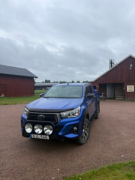 Toyota HiLux 3 of 5