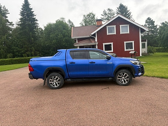 Toyota HiLux 4 of 5