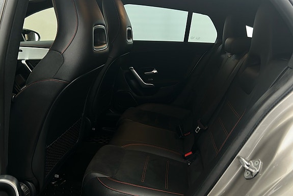 Mercedes-Benz CLA200 13 of 25