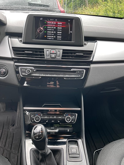 BMW 218d 4 of 7
