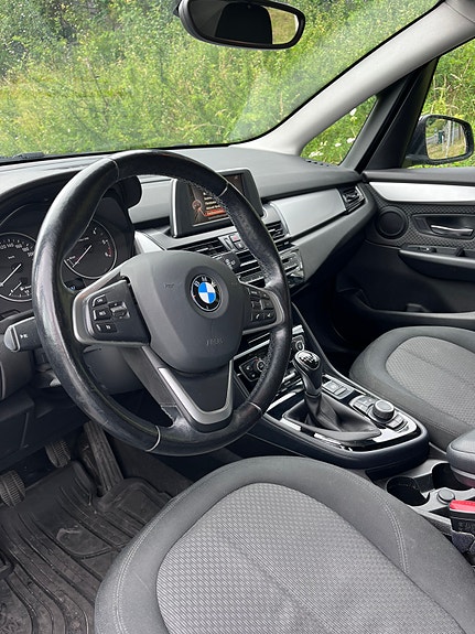 BMW 218d 5 of 7
