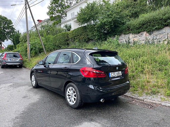 BMW 218d 2 of 7