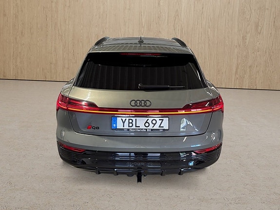 Audi Q8 12 of 12