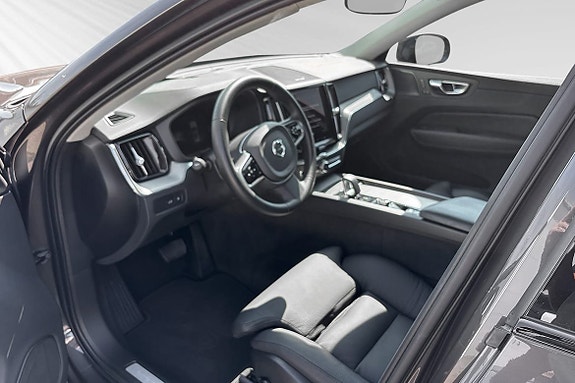 Volvo XC60 8 of 13