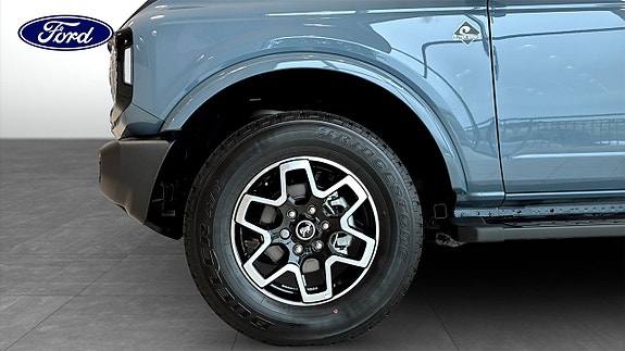 Ford Bronco 9 of 12