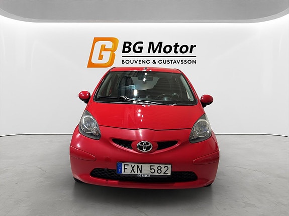 Toyota Aygo 2 of 29