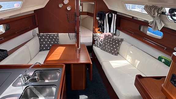 Uthyres Beneteau Oceanis 31 bra utrustning & enkel hantering + jolle/motor 5 of 5
