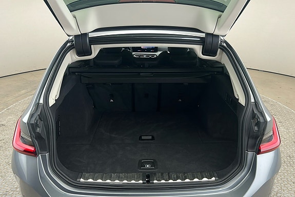 BMW 320d 14 of 26