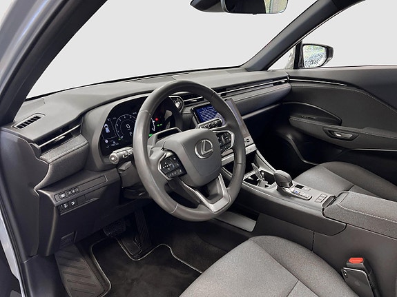 Lexus LBX 8 of 15