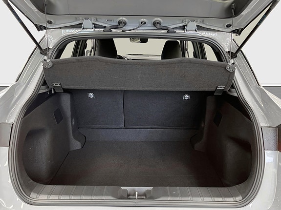 Lexus LBX 13 of 15