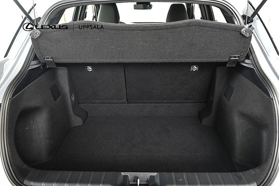 Lexus LBX 8 of 15