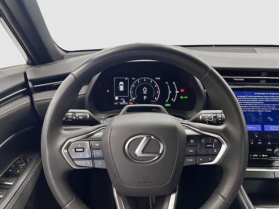 Lexus LBX 9 of 15
