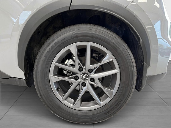 Lexus LBX 14 of 15