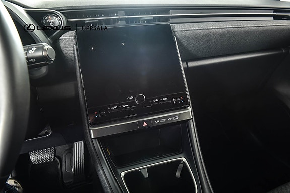 Lexus LBX 13 of 15