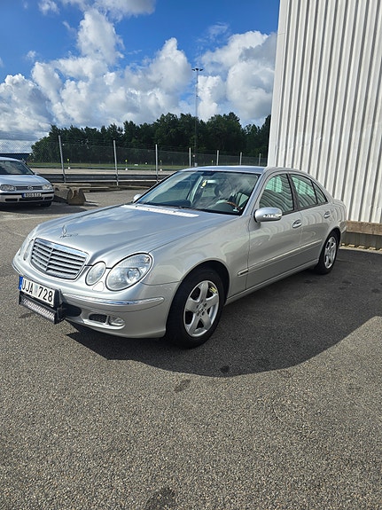 Mercedes-Benz E240 3 of 5