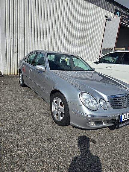 Mercedes-Benz E240 5 of 5