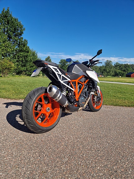 KTM 1290 Super Duke R 2 of 3