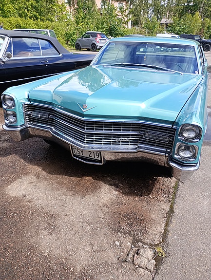 Cadillac Hardtop 4 of 11